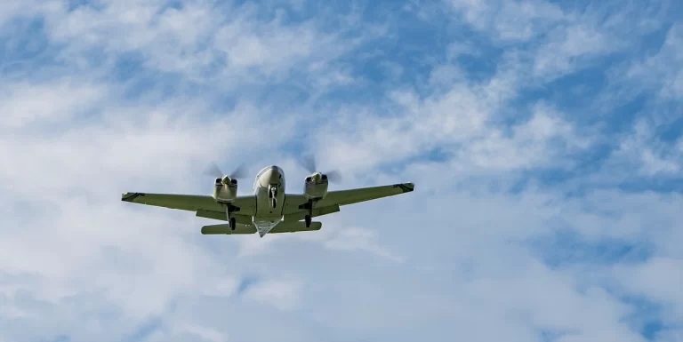 Beechcraft Baron Flying