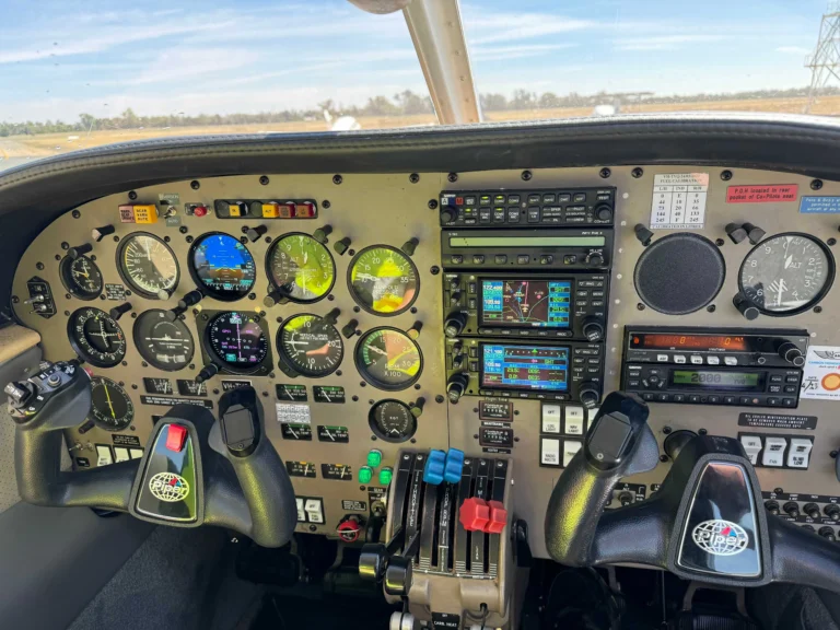 Piper Seminole Cockpit For Instrument Ratings